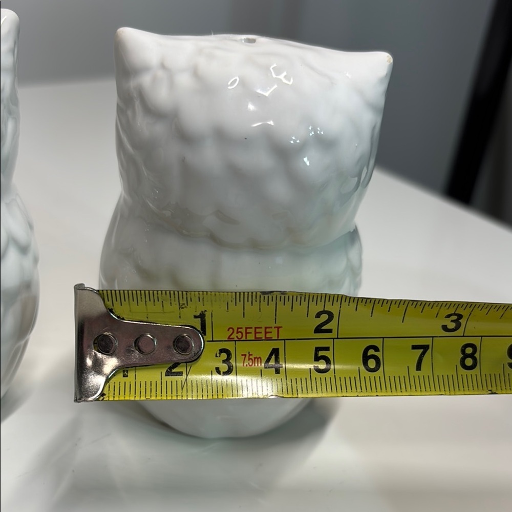 White Ceramic Owl Figurine Salt & Pepper shaker - Picture 6 of 6